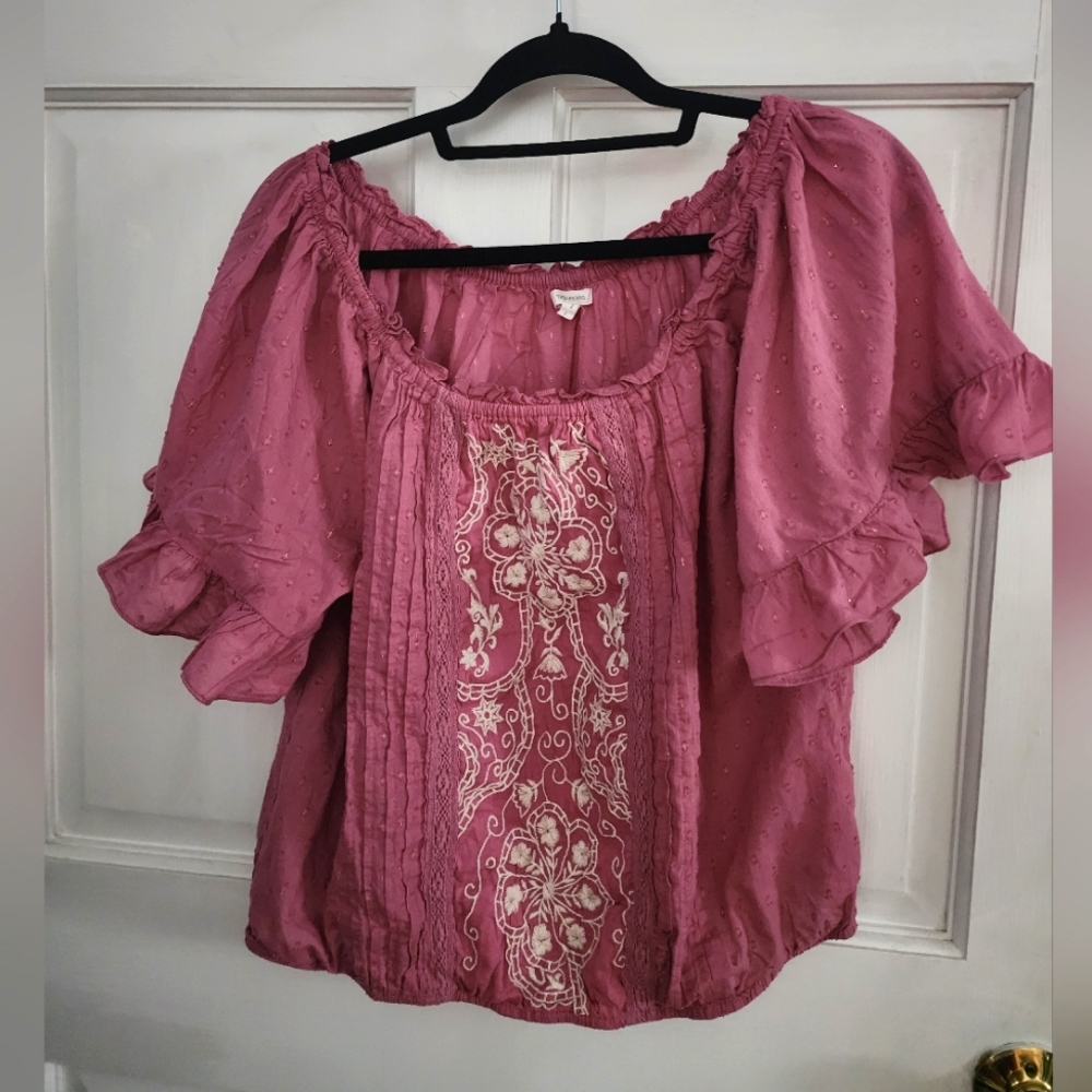 Maurices Womens size L BOHO Peasant Embroidered Floral top